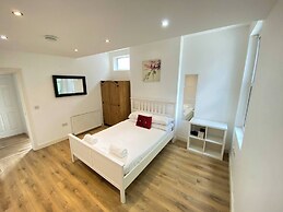 Cozy Croydon Apartment With Central Heating & Free Parking
