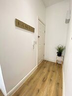 Cozy Croydon Apartment With Central Heating & Free Parking