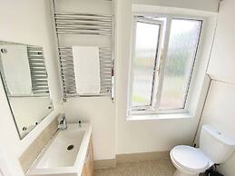 Cozy Croydon Apartment With Central Heating & Free Parking