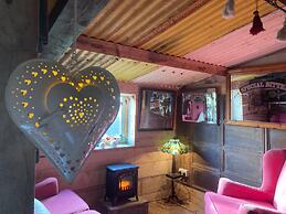 2 Guests - Pet Friendly - Traditional Gypsy Vardo