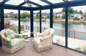 Thames Mansion - River View