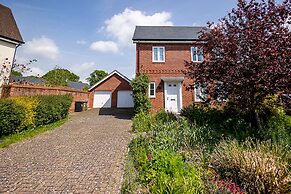 Spacious 4Bd Home With Patio Garden, Bbq & Parking