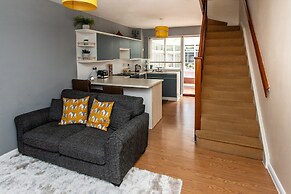 Cosy Homely House With Conservatory And Garden
