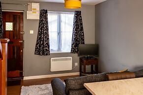 Cosy Homely House With Conservatory And Garden