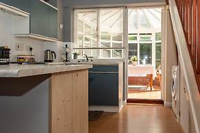 Cosy Homely House With Conservatory And Garden
