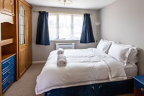 Cosy Homely House With Conservatory And Garden