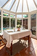 Cosy Homely House With Conservatory And Garden