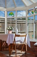 Cosy Homely House With Conservatory And Garden