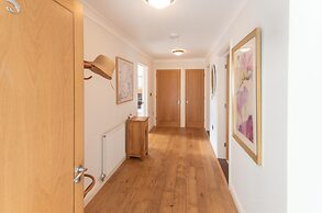 Modern 2-Bed Flat In Tavistock Centre