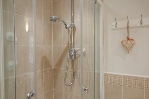 Modern 2-Bed Flat In Tavistock Centre