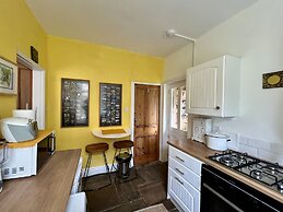 Charming 1880S 2Bd Haworth Home
