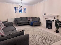 Spacious 4Bd House With Character In Coventry