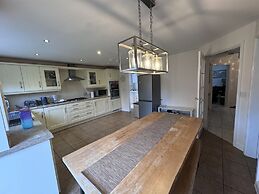 Spacious 4Bd House With Character In Coventry