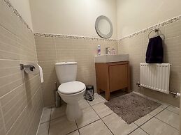 Spacious 4Bd House With Character In Coventry