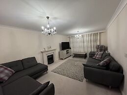 Spacious 4Bd House With Character In Coventry