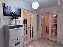 Spacious 4Bd House With Character In Coventry
