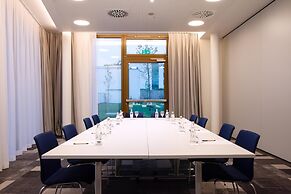 Hampton By Hilton Stuttgart Airport