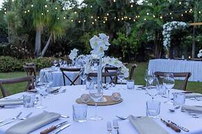 Picnic Bay Hotel