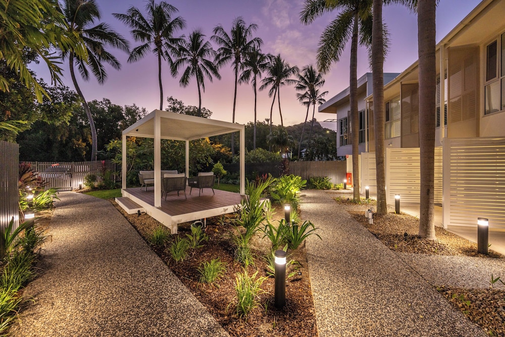 Picnic Bay Hotel