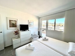 Beachfront Apartment in La Carihuela