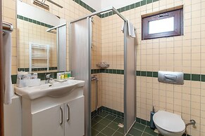 Cottage House - Adult Only