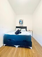 Spacious 4BR for 15 & 15 Min to Danube