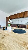 Spacious 4BR for 15 & 15 Min to Danube