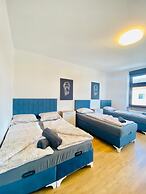 Spacious 4BR for 15 & 15 Min to Danube