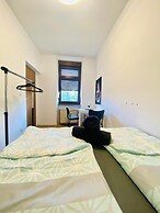 Spacious 4BR for 15 & 15 Min to Danube