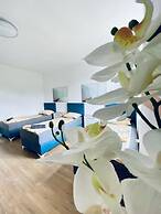 Spacious 4BR for 15 & 15 Min to Danube