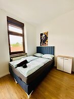 Spacious 4BR for 15 & 15 Min to Danube