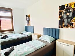 Spacious 4BR for 15 & 15 Min to Danube