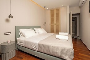 Demmi Central 2BR Designer Apt