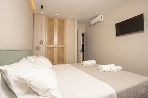 Demmi Central 2BR Designer Apt