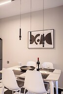 Demmi Central 2BR Designer Apt