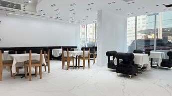 Royal Tulip Dancenter Suites Sharjah
