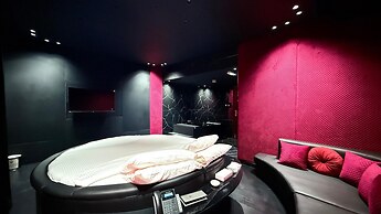 Royal Tulip Dancenter Suites Sharjah