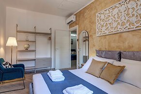 Barnaba Apartment by Mamo Florence