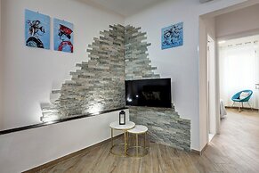 Barnaba Apartment by Mamo Florence