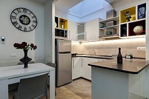 Barnaba Apartment by Mamo Florence