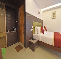 A K G Hotel
