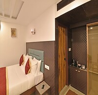 A K G Hotel