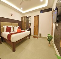 A K G Hotel