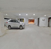 A K G Hotel