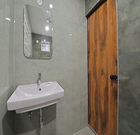 A K G Hotel