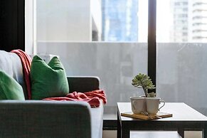 2BR Apt Next to Melbourne Central With City Views