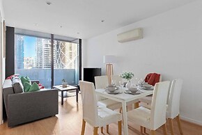 2BR Apt Next to Melbourne Central With City Views