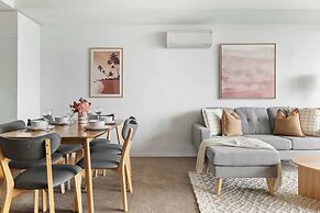 A Cozy 2BR Home Next to The Yarra River