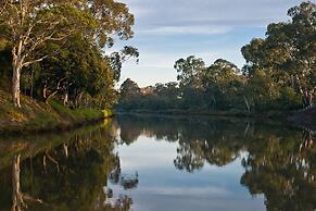 A Cozy 2BR Home Next to The Yarra River