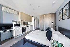 A Cozy & Stylish Studio Next to Southern Cross